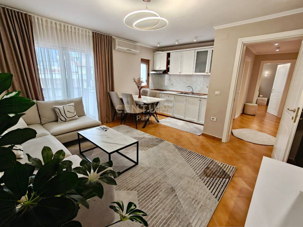 SHITET APARTAMENT 1+1 – RRUGA DIBRES, TIRANË!