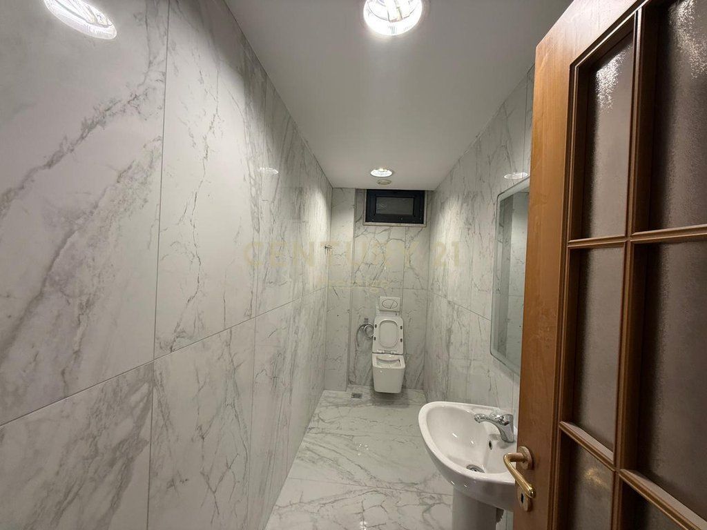 COMMERCIAL SPACE/OFFICE FOR RENT, ELBASANI STREET, TIRANA