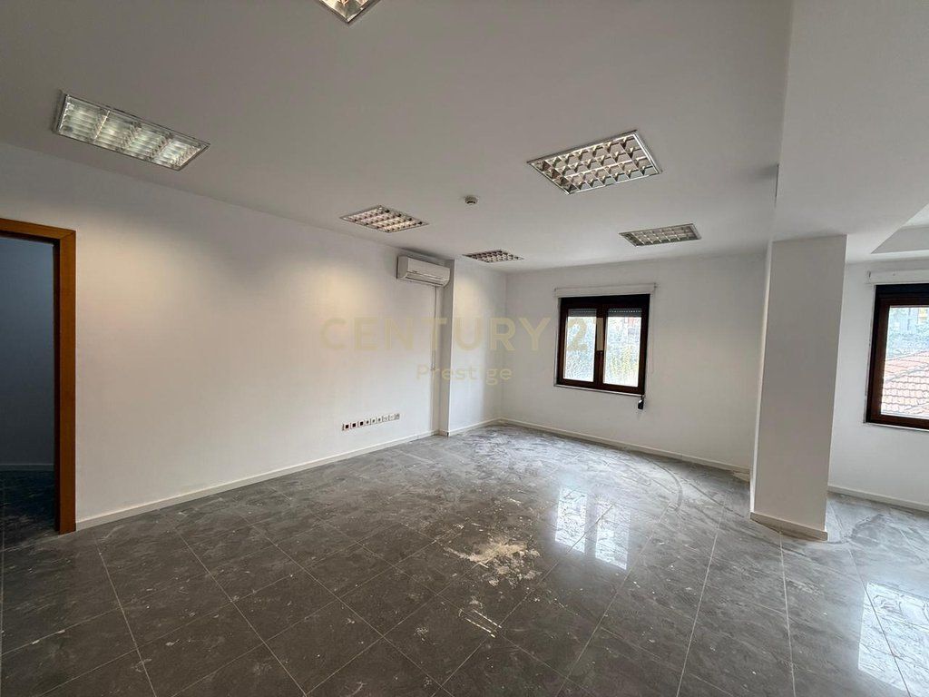 COMMERCIAL SPACE/OFFICE FOR RENT, ELBASANI STREET, TIRANA