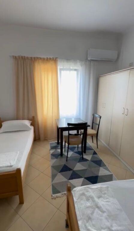 Jepet me qera apartament garoniere, 5 Maji