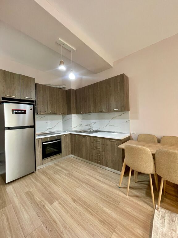 Apartament 1+1 Me Qera Tek Kontakti!