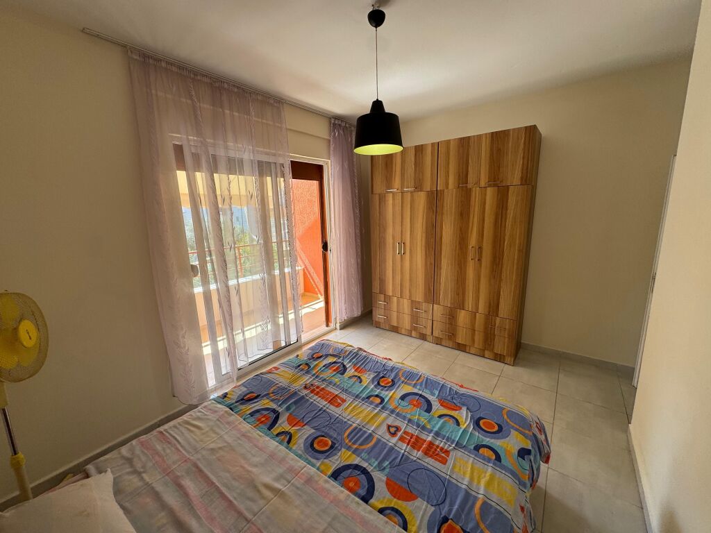 Jepet me qera Apartament 3+1+2  Adresa : Fresk Restorant Fresku  Kati 2  E mobiluar  Cmimi 500 mij lek