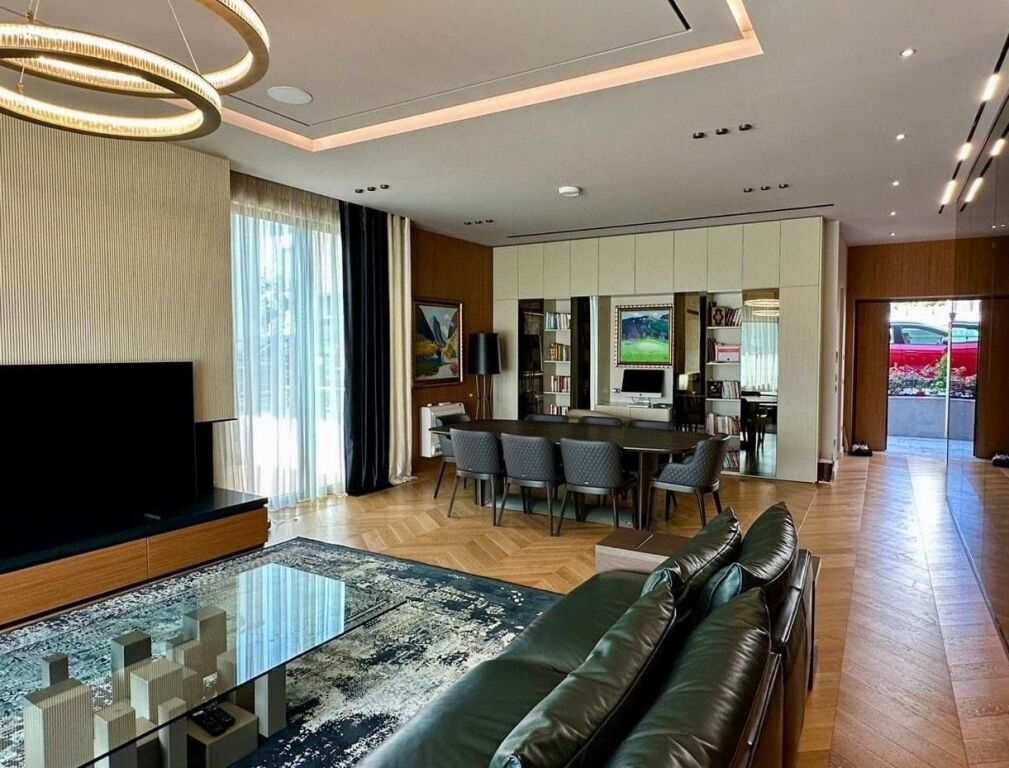 🏡Mandarin Residence – Villa su 3 Piani in Vendita