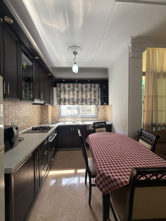 Apartament 2+1, Astir!