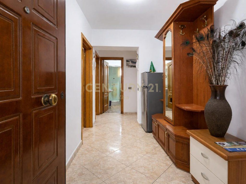 APPARTAMENTO IN AFFITTO 2+1 VICINO ALL'OSPEDALE AMERICANO, QUARTIERE 18, DURRËS !!