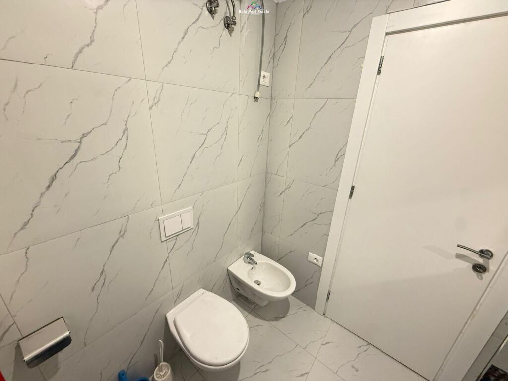 Appartamento In Affitto 1+1 Vicino al Campo di Aviazione (ID B2101392) Tirana