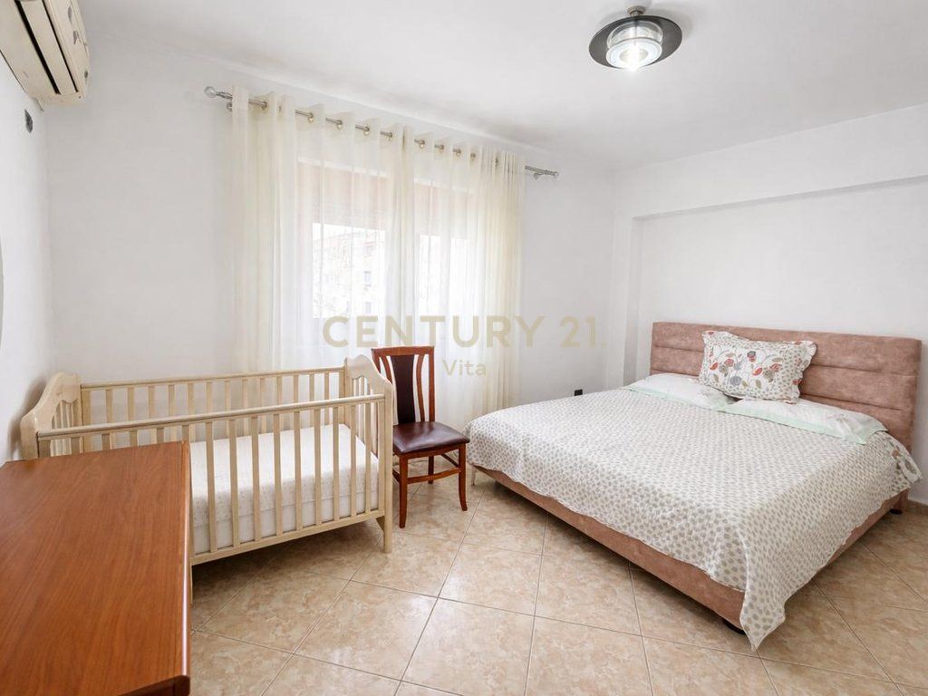 APPARTAMENTO IN AFFITTO 2+1 VICINO ALL'OSPEDALE AMERICANO, QUARTIERE 18, DURRËS !!