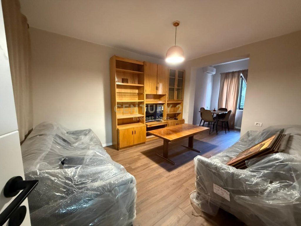 Jepet me Qira Apartament 1+1 (Ish Blloku)
