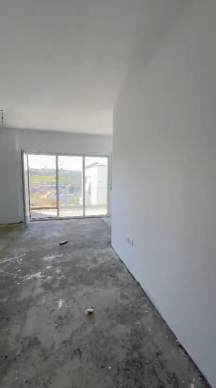 Apartament në shitje 2+1+2 me ballkon – Rezidenca Relux, Shkozë