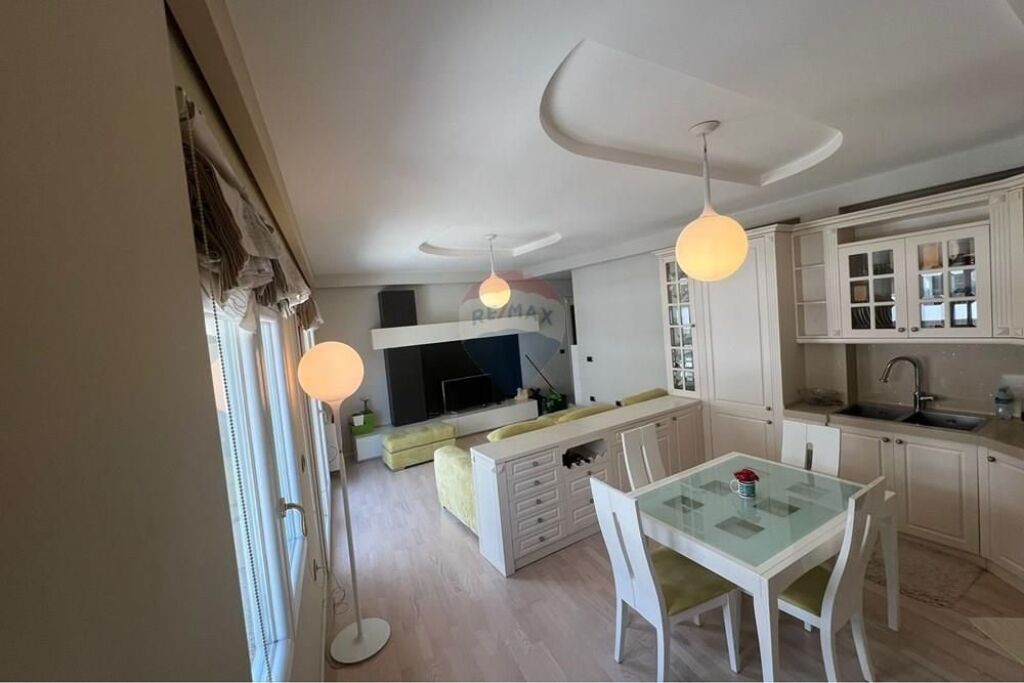 🏡 Duplex për Shitje – Pamje nga Liqeni i Thate