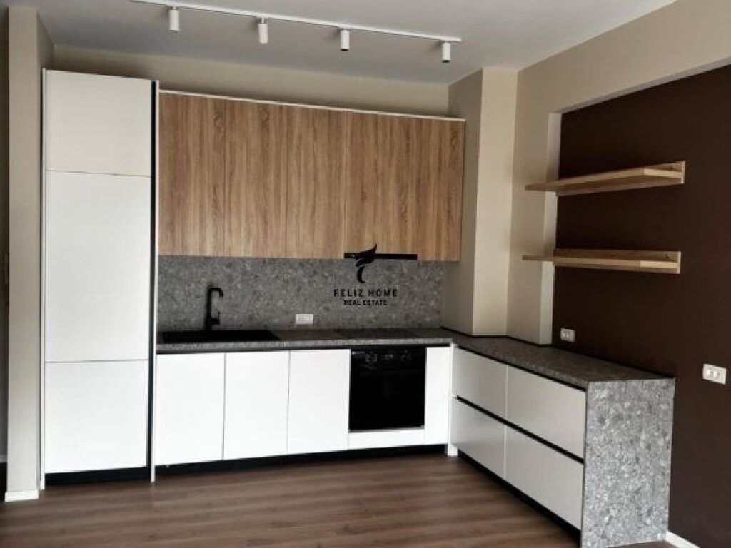 UFFICIO IN AFFITTO 64 M2 BRRYL 50.000 LEKE FH-66555