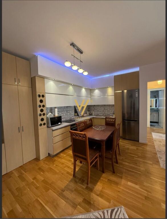 JEPET APARTAMENT 2+1+2+BLK ME QERA TE KOPSHTI BOTANIK 1.000 EURO