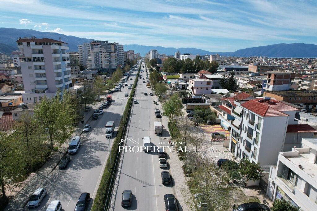 Immobile in Vendita in Via Gjergj Kastrioti, Vlora – Opportunità Ideale di Investimento &amp; Business
