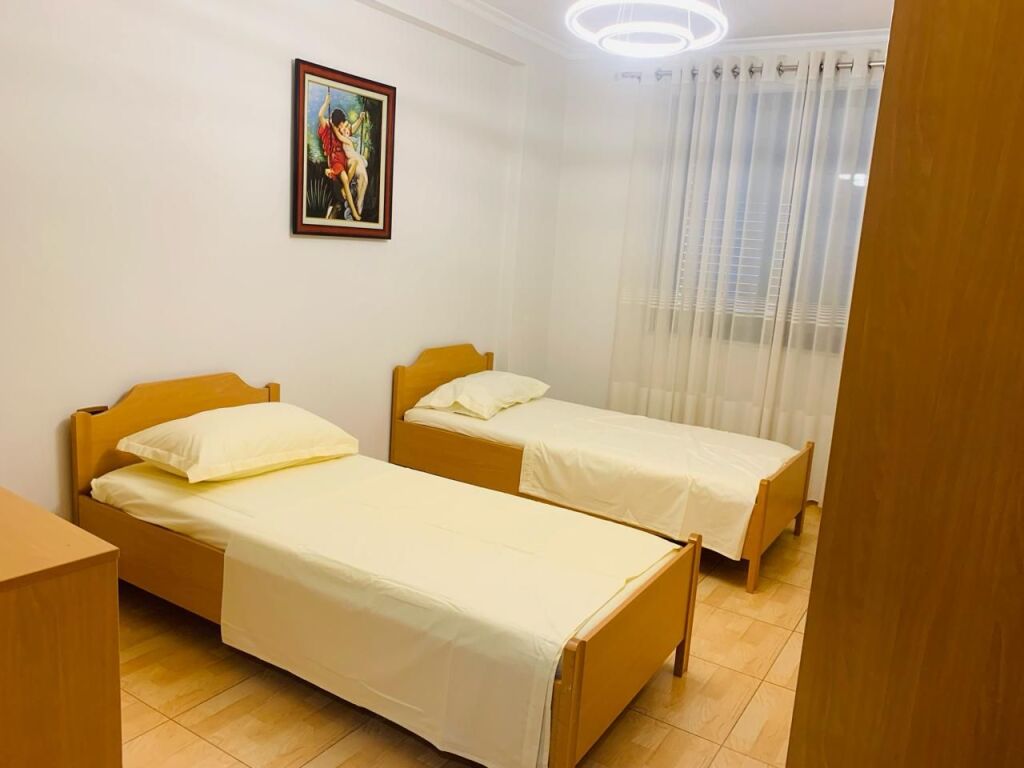 JEPET ME QIRA APARTAMENT 2+1+2 TE 21 DHJETORI 750 EURO