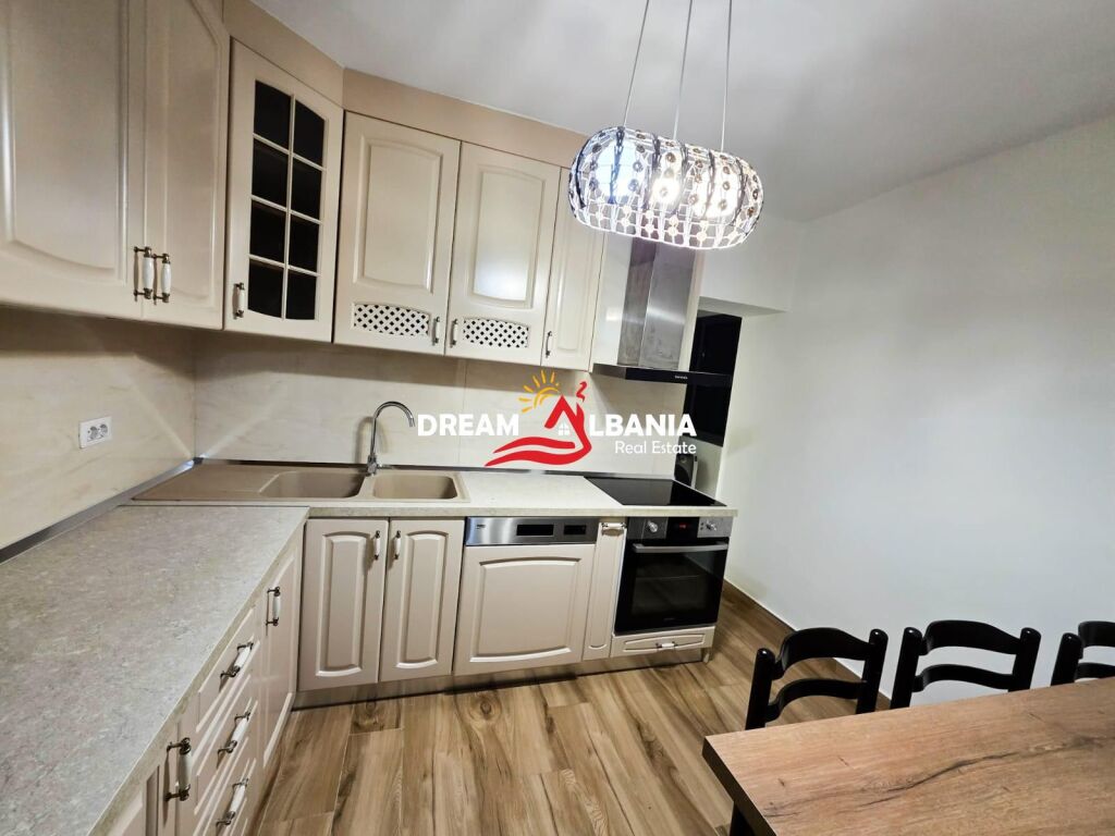 For rent apartment 4+1+2 on Durres street near Qemal Stafa high school (ID 4239090)