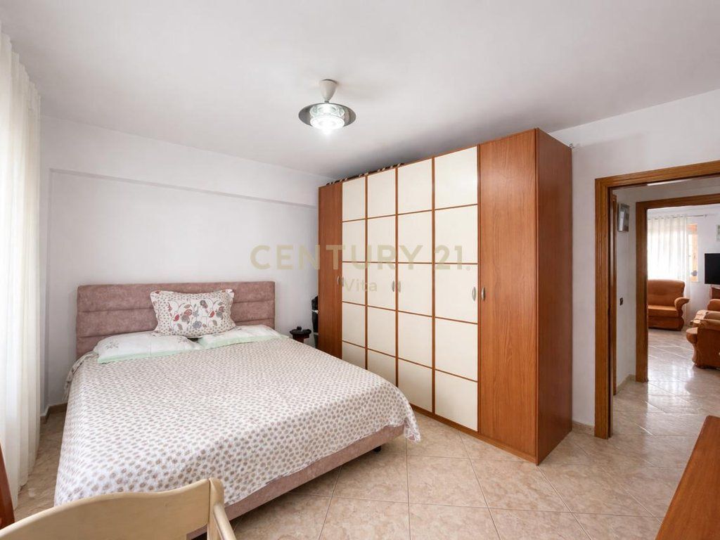 APPARTAMENTO IN AFFITTO 2+1 VICINO ALL'OSPEDALE AMERICANO, QUARTIERE 18, DURRËS !!