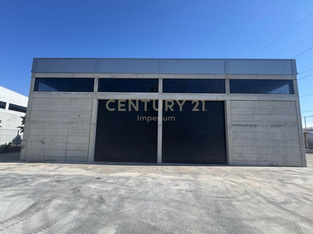 We rent a large warehouse Near Mother Teresa Airport 3,000 € /Month