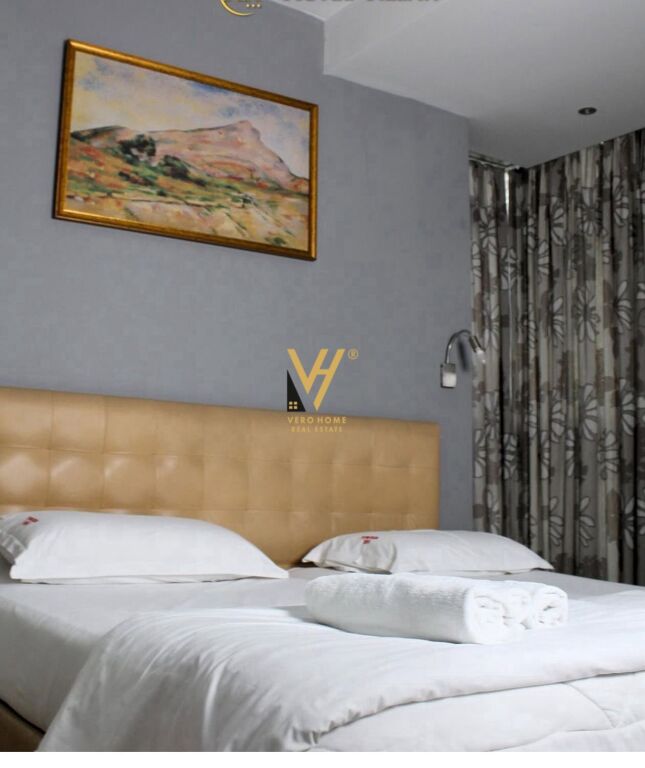 JEPET HOTEL ME QERA TE RRUGA DRITAN HOXHA 500.000 LEKE