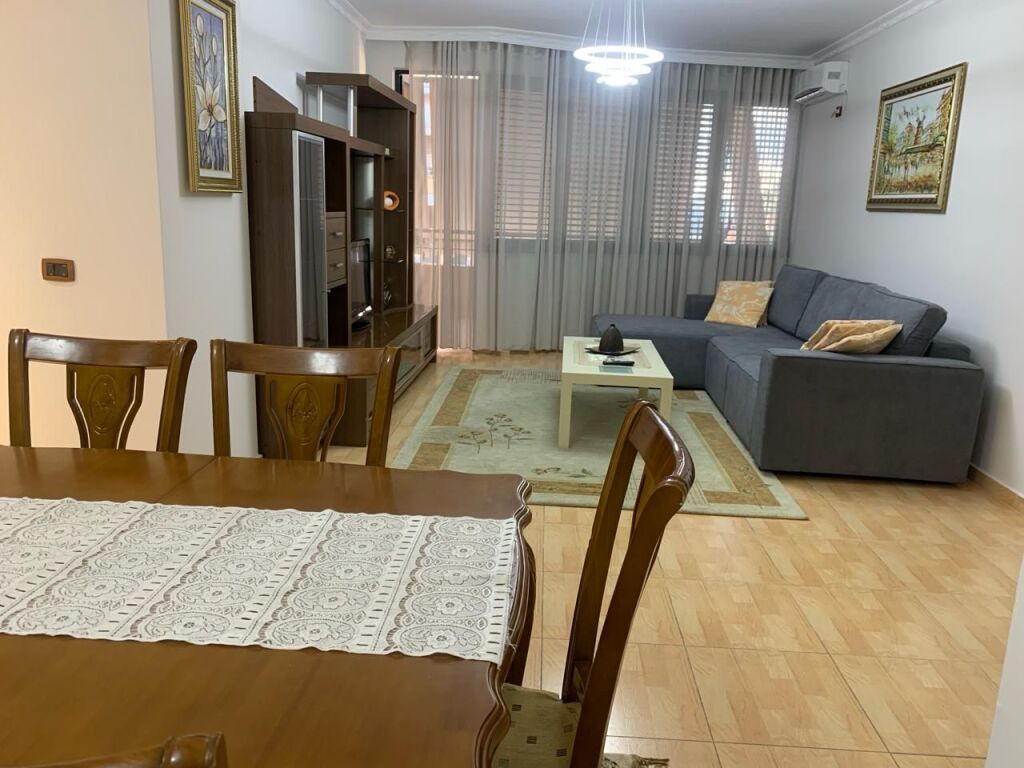 JEPET ME QIRA APARTAMENT 2+1+2 TE 21 DHJETORI 750 EURO