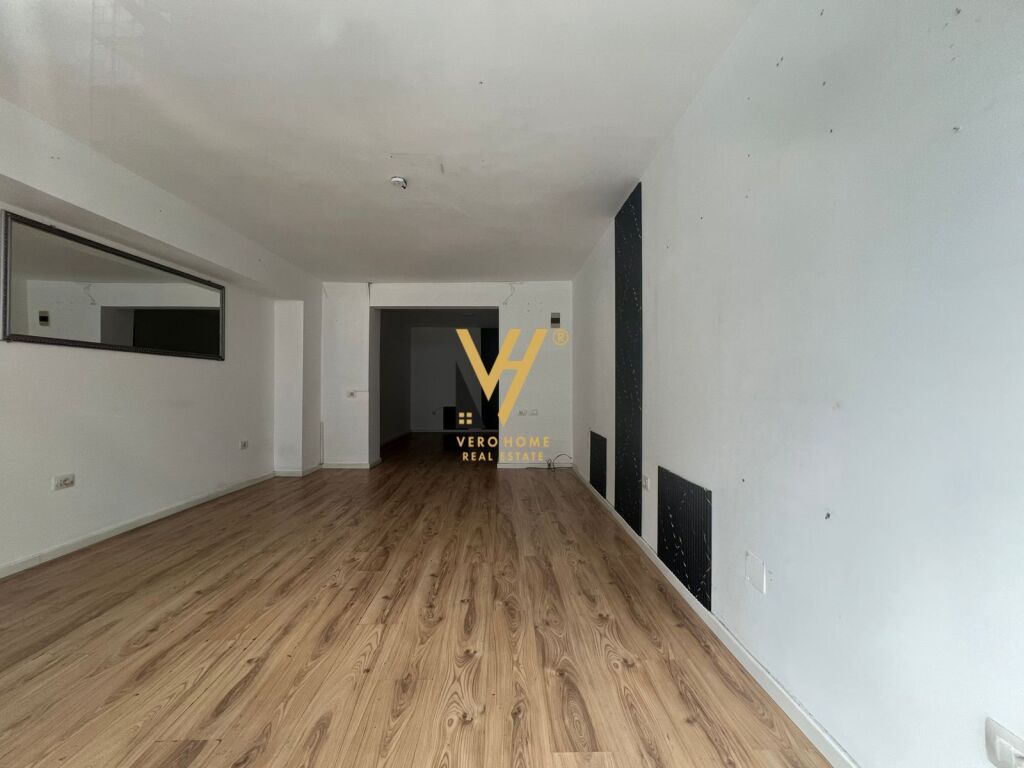 AFFITTASI NEGOZIO 50 M2 VICINO ALLO STADIO DINAMO 70.000 LEKE