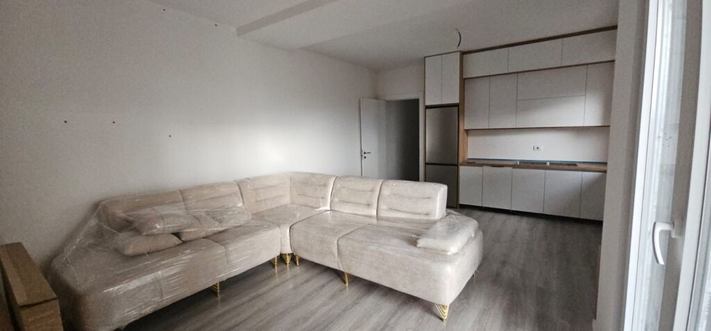 👉 Jepet me qira apartament 2+1 📍 Paskuqan ✨ I pabanuar më parë 🏢 Kati 4 me ashensor  💶 Çmimi: 500€ / muaj  