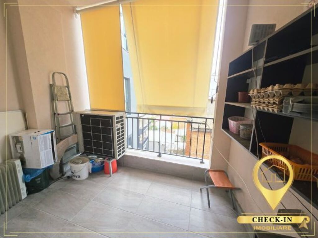 Shitet apartament 2+1+2 tek Pazari i Ri