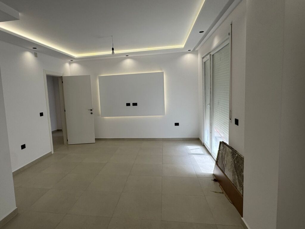 In vendita 2+1 vicino all'hotel Gaxherrit Qsarak