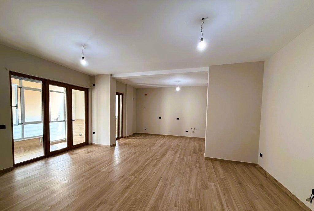 UFFICIO IN AFFITTO 138 M2 A GARDA, 4 AMBIENTI + POSTO AUTO
