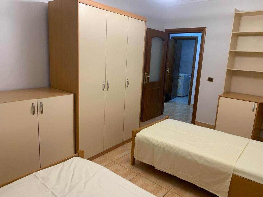 JEPET ME QIRA APARTAMENT 2+1+2 TE 21 DHJETORI 750 EURO