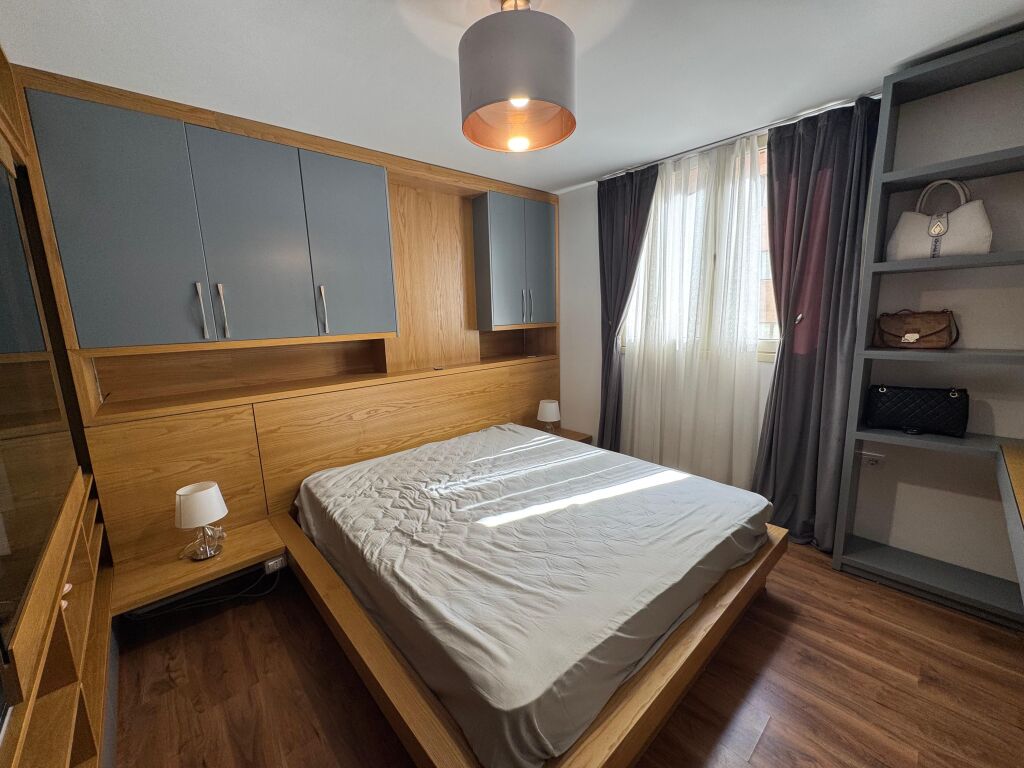 Shitet Apartament 1+1