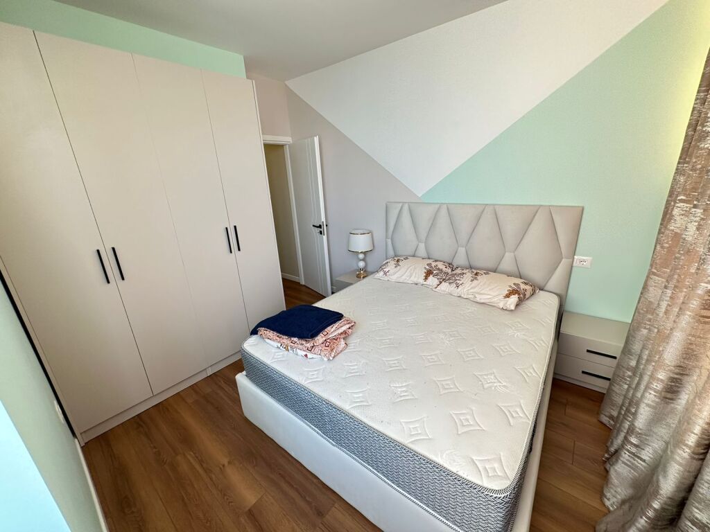 ✨ Jepet me qera super apartament 1+1📍 Adresa: Rruga Mine Peza💶 Çmimi: 58,000 lekë (i padiskutueshëm)