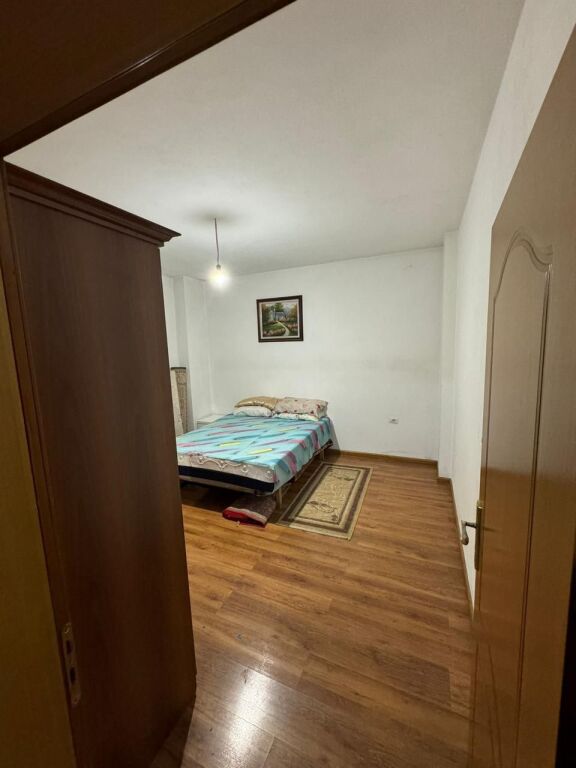 Jepet Apartament 2+1 tek Bulevardi i Ri , Treni, 450 Eu