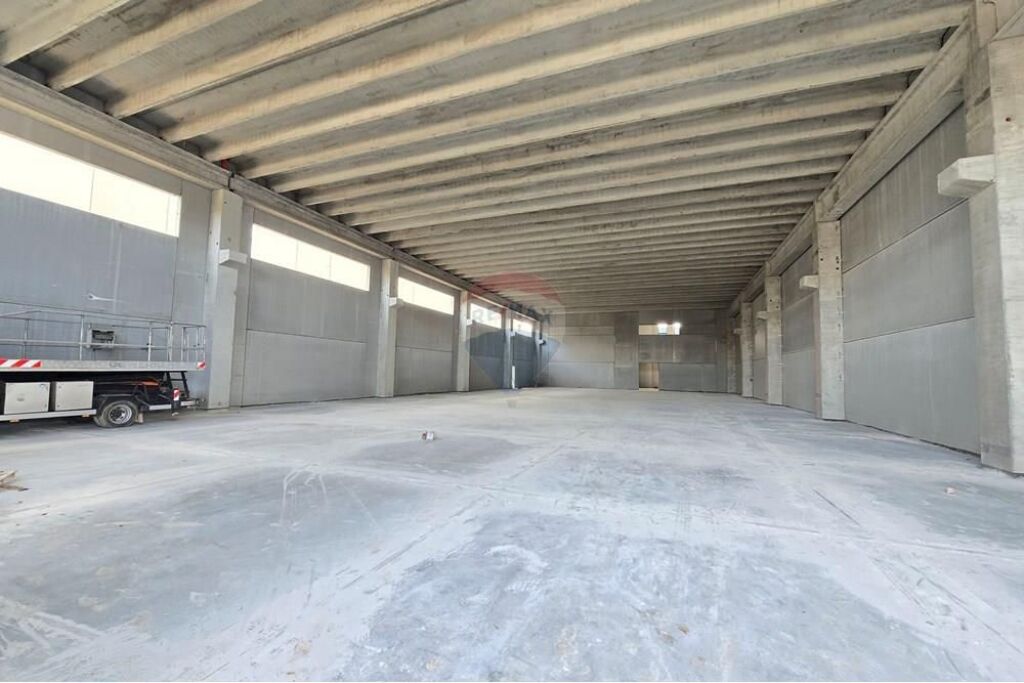 Warehouse/Depot - For Rent - Tirana Durres Highway, Tirana