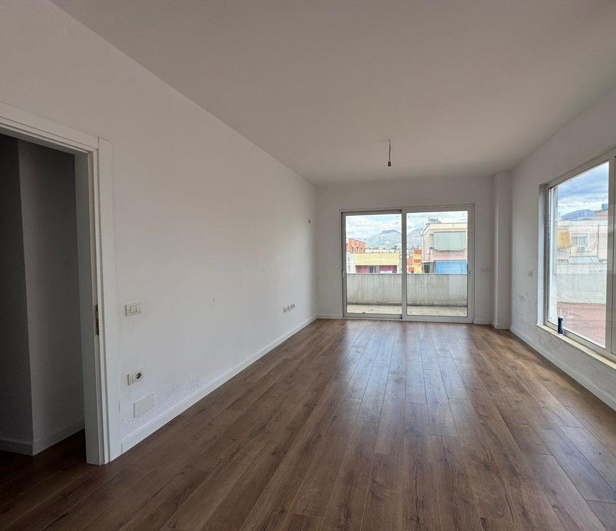 Shitet apartament 3+1 ne Astir me cmim okazion 850 euro/m²