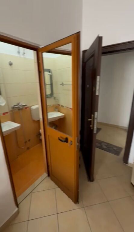 Jepet me qera apartament garoniere, 5 Maji