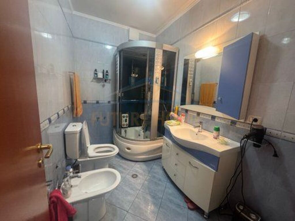 In vendita, Appartamento 2+1+2, Comune di Parigi, Tirana