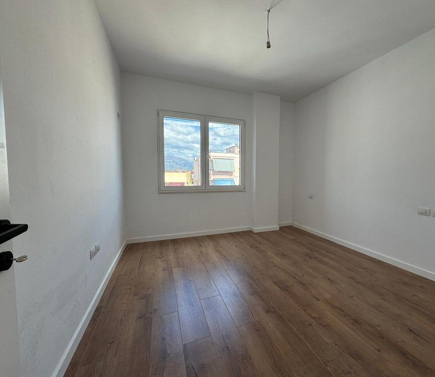 Shitet apartament 3+1 ne Astir me cmim okazion 850 euro/m²