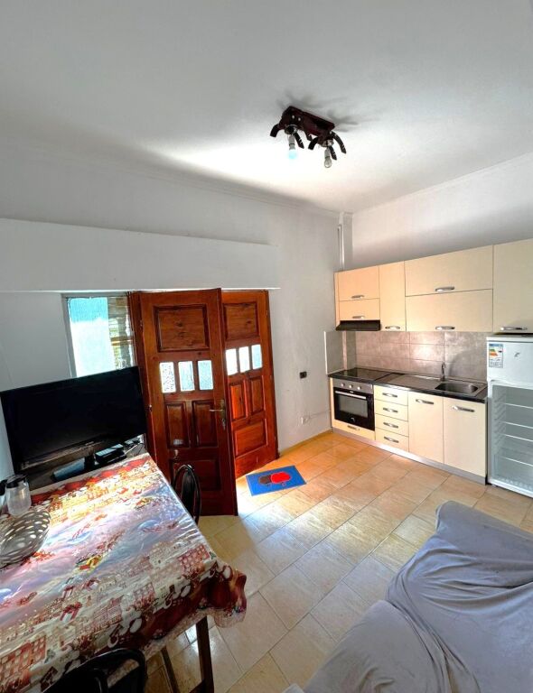 Jepet me qira apartament 1+1 , nga 350 zbret ne 300€ , prane Viva Market , Don Bosko