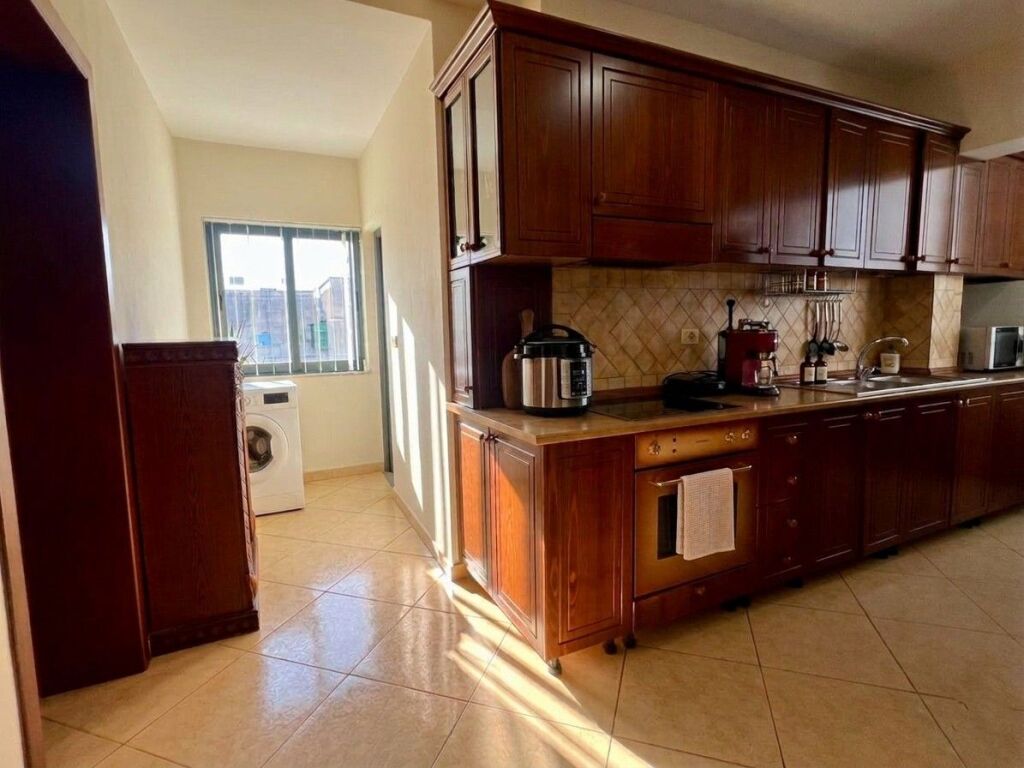 Vendesi Appartamento 2+1 a Elbasan | Pannello Solare | Vicino al Parco Rinia *Non agenzia