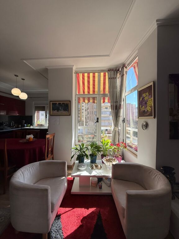 Shitet apartament 2+1+2 tualete te Rruga e Bogdaneve