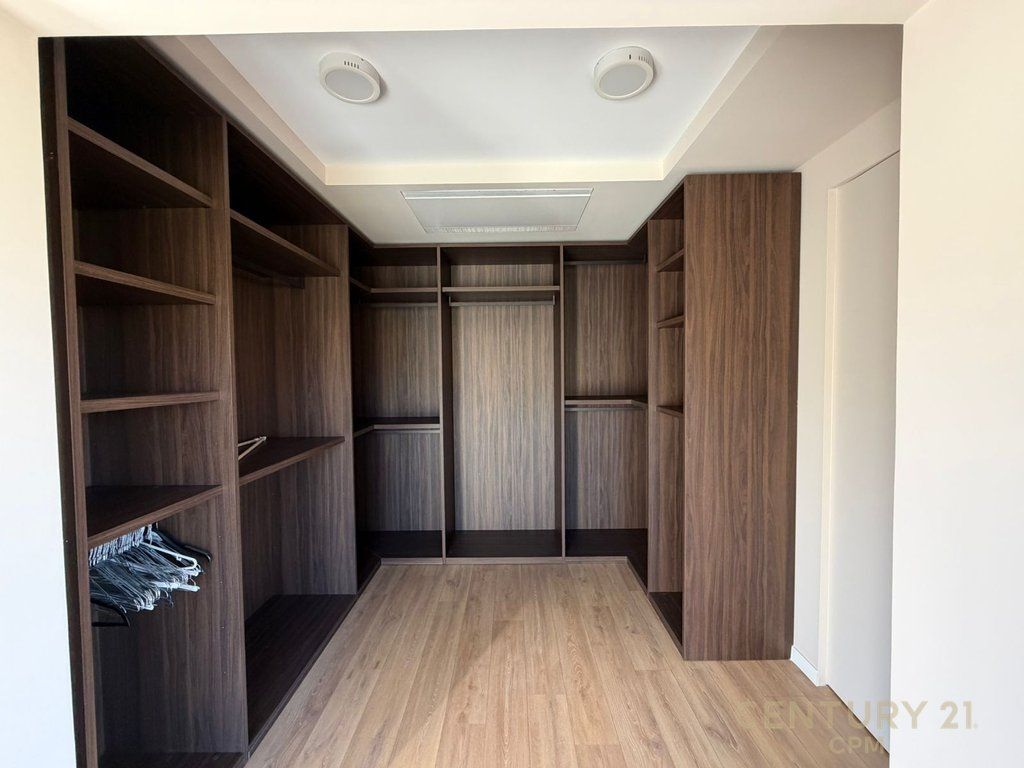 Modern villas for rent at the Tuscany residence