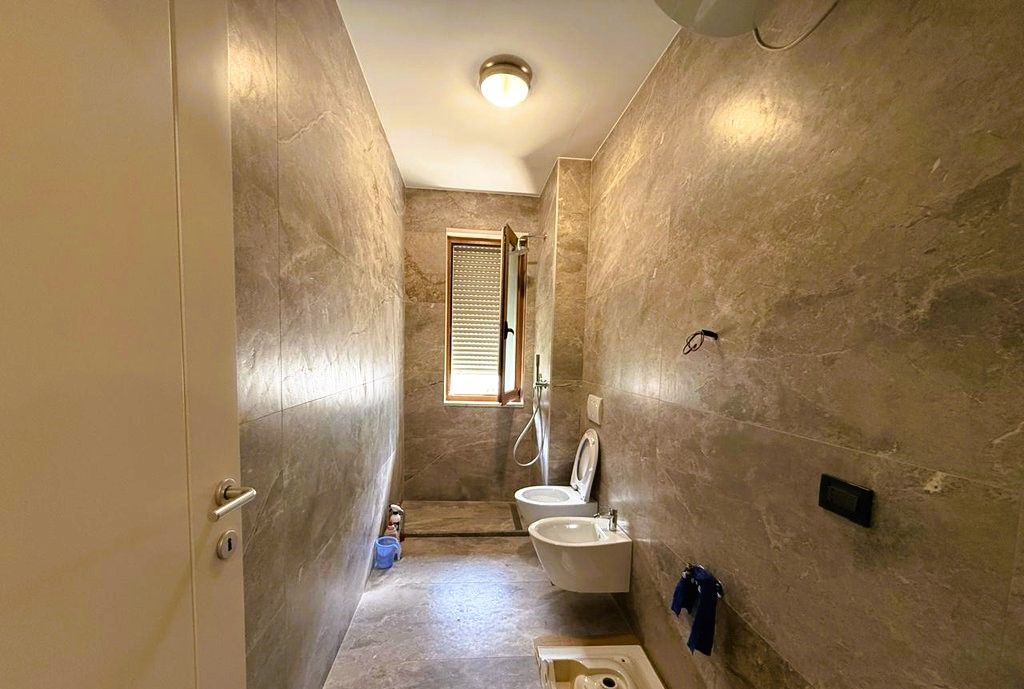 UFFICIO IN AFFITTO 138 M2 A GARDA, 4 AMBIENTI + POSTO AUTO