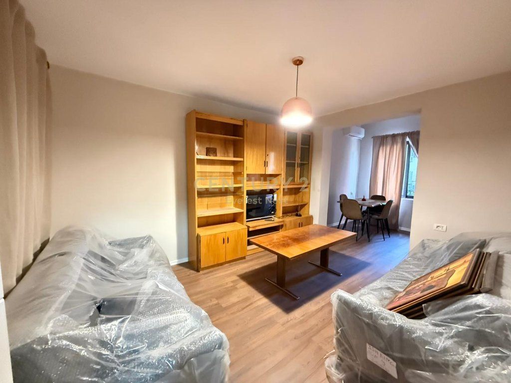Jepet me Qira Apartament 1+1 (Ish Blloku)