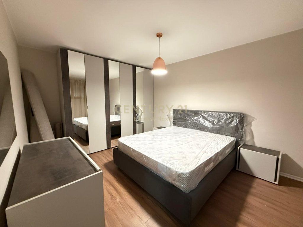 Jepet me Qira Apartament 1+1 (Ish Blloku) 700 € /Muaj