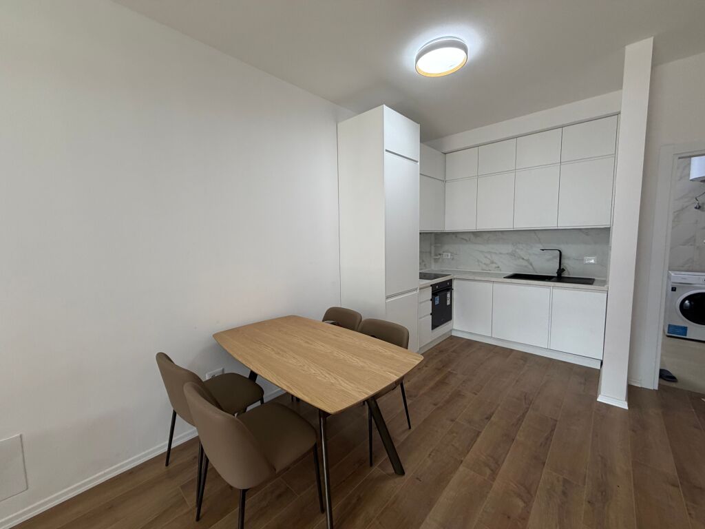 Jepet me qera apartament 1+1 në Don Bosko  • Kati: 9  • Tipologjia: 1+1  • Gjendja: i sapo arreduar  • Zona: Don Bosko  • Çmimi: 600€ / muaj  Apartamenti është i mobiluar në mënyrë moderne dhe gati për banim. Ndodhet në një zonë të aksesueshme dhe të preferuar.  Për më shumë informacion, kontaktoni.