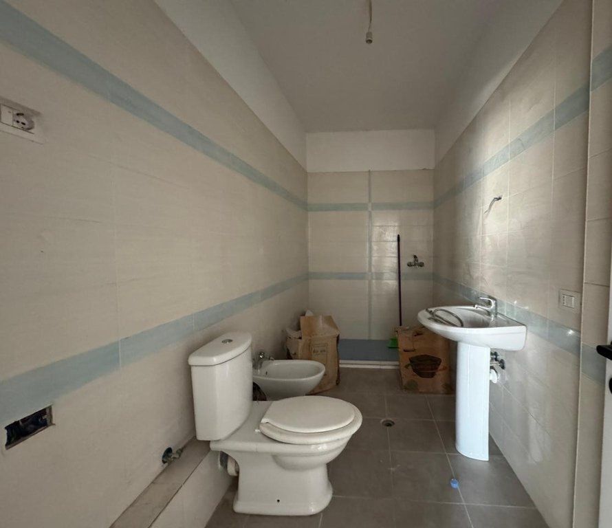 Shitet apartament 3+1 ne Astir me cmim okazion 850 euro/m²
