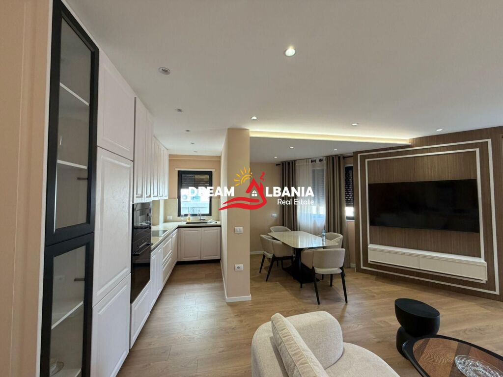 Super apartment 2+1+2 and garage included on Durresit street near Colosseo (ID 41212201)