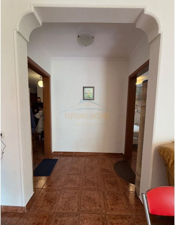 Shitet, Apartament 2+1, Zogu Zi