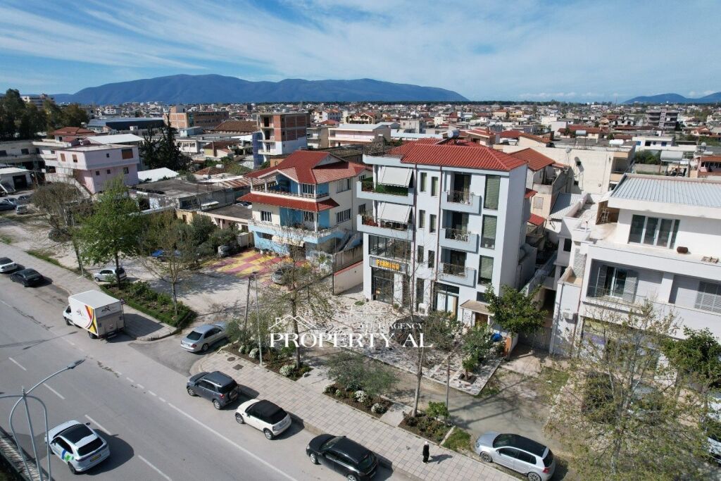 Immobile in Vendita in Via Gjergj Kastrioti, Vlora – Opportunità Ideale di Investimento &amp; Business