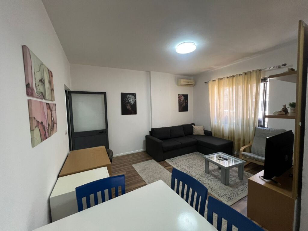 Monolocale di 48m2 in vendita, possibilità di conversione in 1+1.